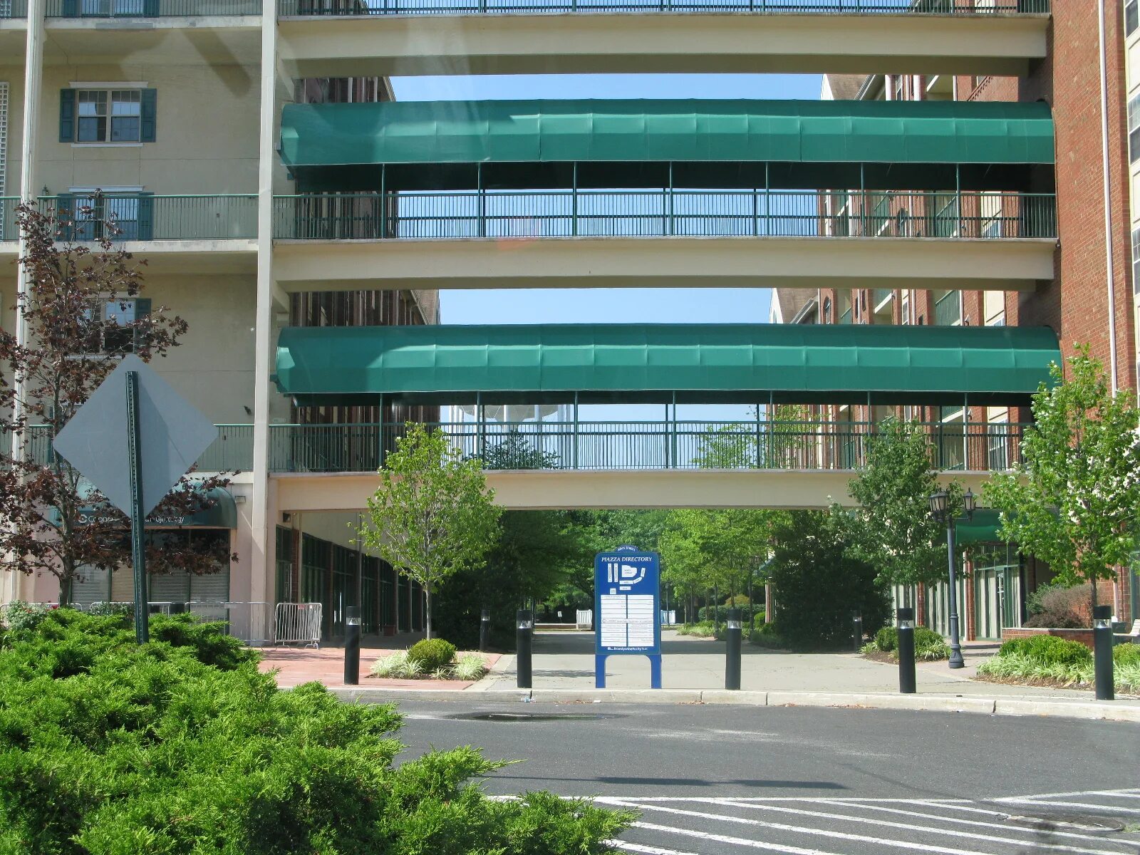 Город офис. Жк серебрица фасады. Manchester deansgate square. Street complex. Улица ефремова хамовники.