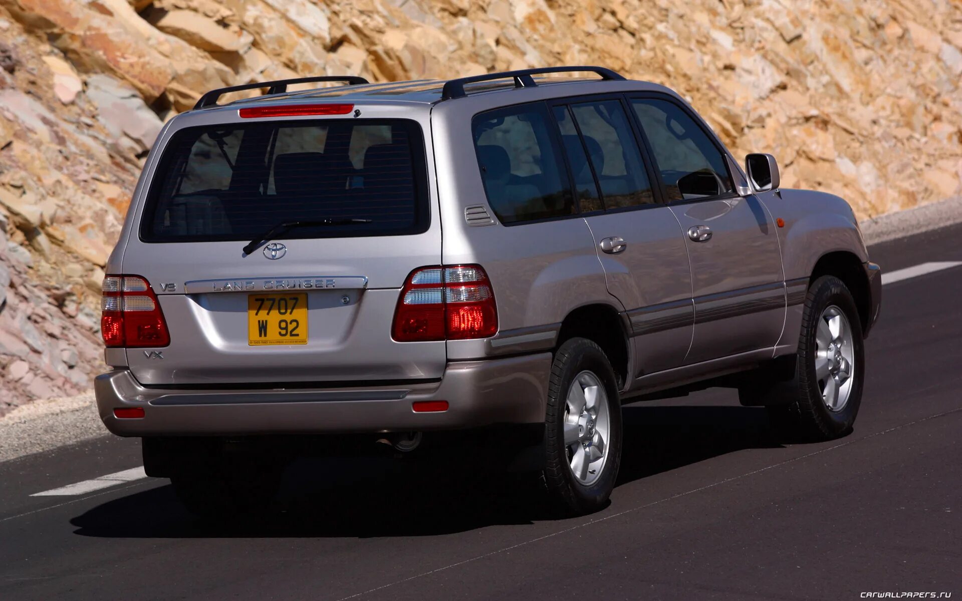 Toyota land cruiser 100 2002. Ленд крузер 100 2002 год. Toyota land cruiser j100. Land cruiser 100 2002. Ленд крузер 100 vx.