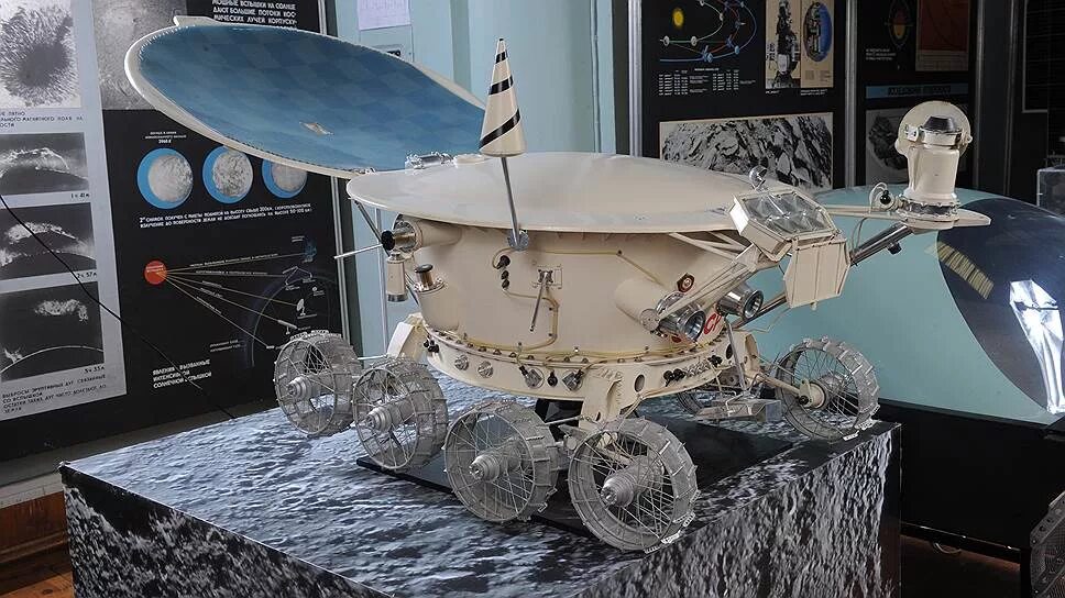 Первый советский космический аппарат. Первый Планетоход «Луноход-1». «Луноход-1» 1971. Первый в мире Планетоход Луноход-1 1970 год. Луноход 1 СССР.