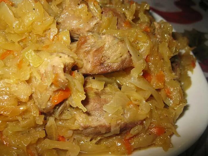 Как вкусно потушить капусту с картошкой