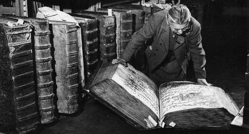 Just some 300 year-old Giant Books Antique books, Books, Vintage books