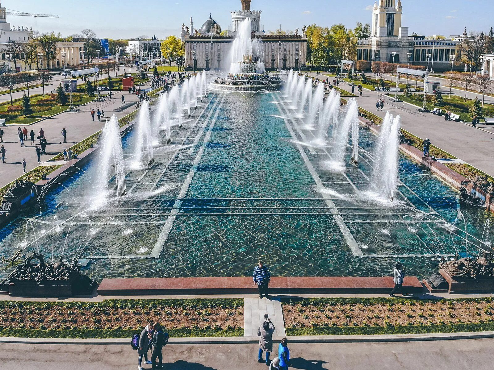 Работают ли фонтаны сейчас. ВДНХ парк каменный цветок. ВДНХ В Москве фонтан каменный цветок. Фонтаны «Дружба народов» и «каменный цветок». Парк ВДНХ фонтаны.