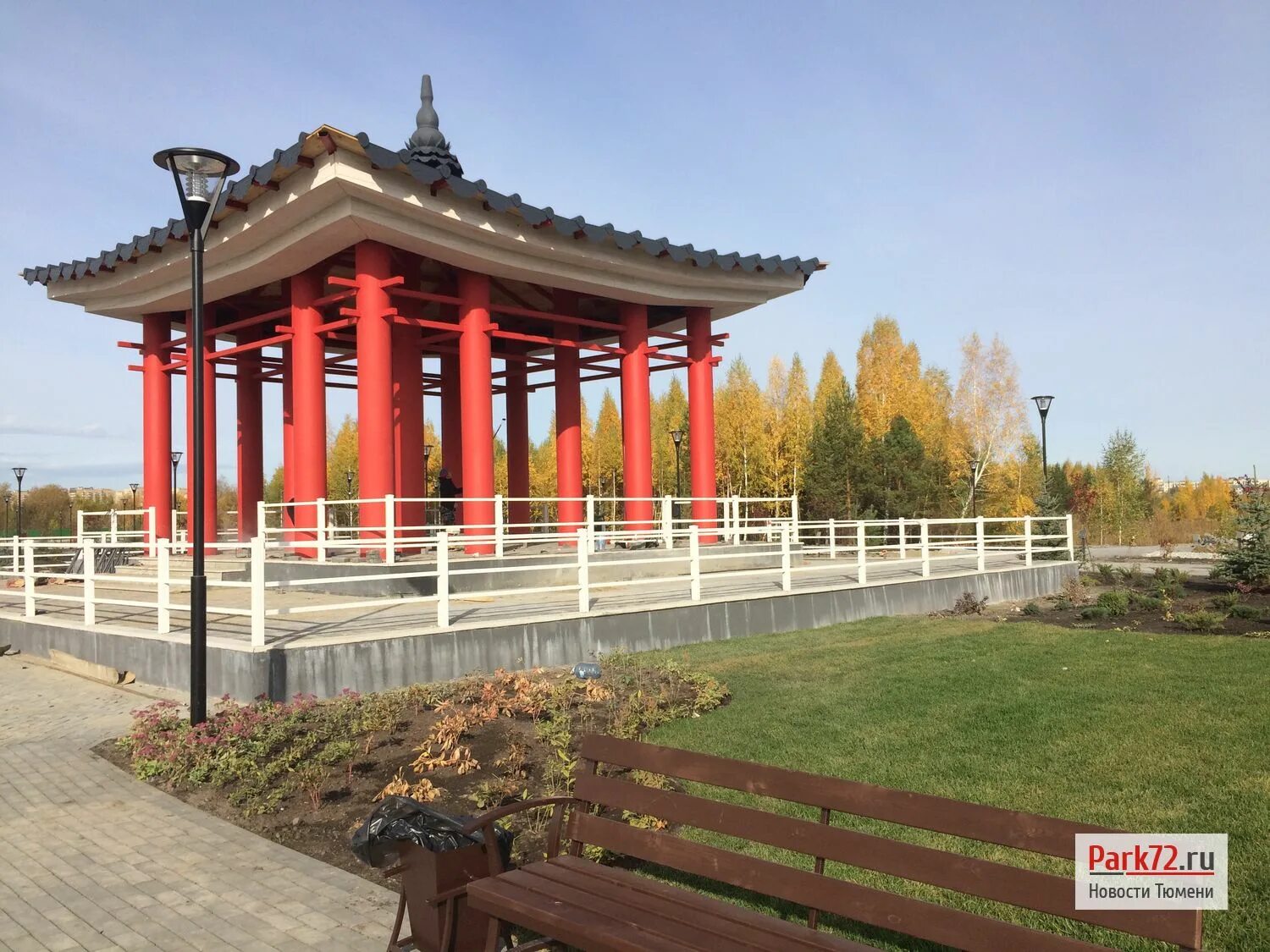 Китайский парк тюмень. Парк дружбы тюмень. сквер дружбы народов тюмень. японский сад ива парк тюмень.