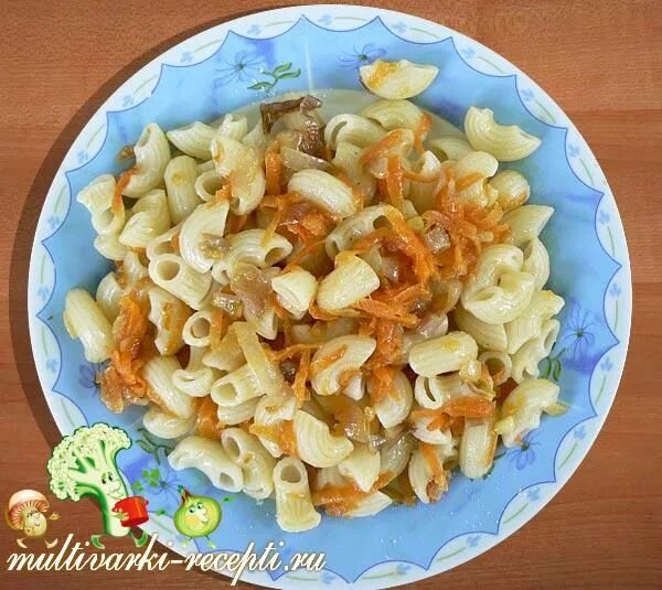 Жарено вареные макароны. Макароны с жареным луком. Макароны с обжаренным луком. Вермишель с луком. Жарено вареные макароны.