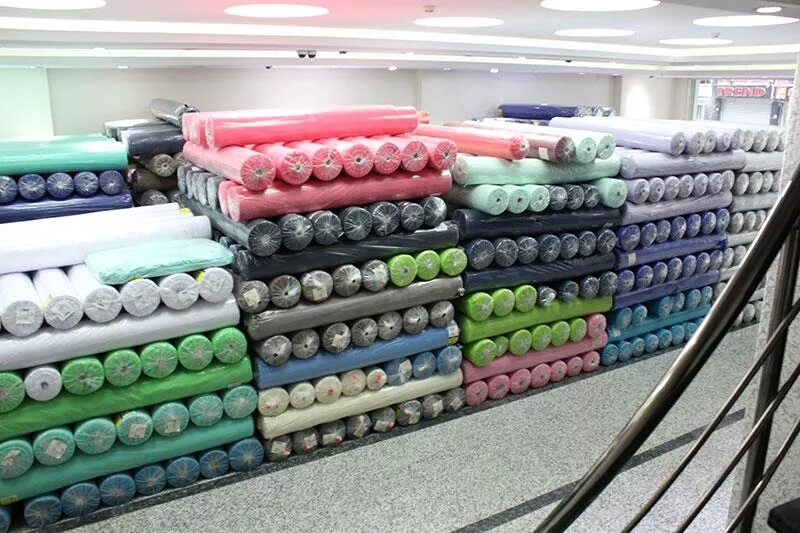 Склад тканей розница. Рулоны ткани на складе. Трикотажное полотно в рулонах. Оптовый склад тканей. Текстиль в рулонах.
