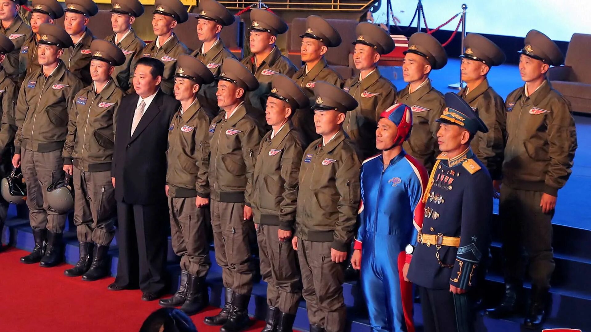 Группы северной кореи. Форма армии КНДР 2021.