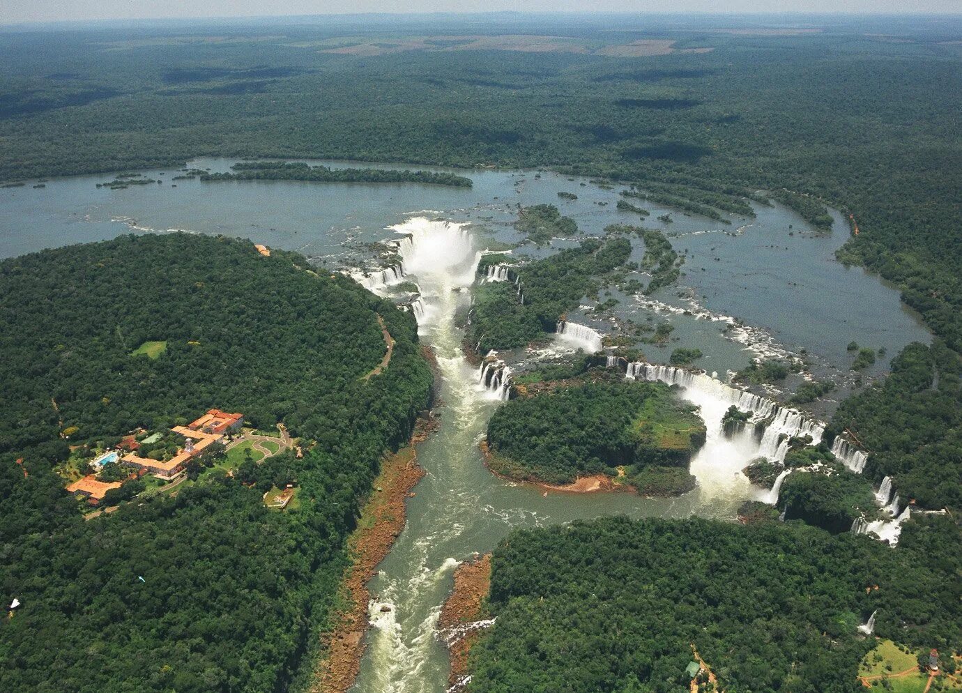 Реки страны бразилия. Река Парана Бразилия. Парагвай река Парана. Река Игуасу Аргентина. Аргентина река Парана.