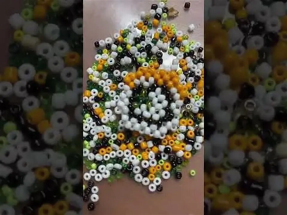 Изделия из бусин. Рукоделие из бисера. Видео про бисер. Лайка из бисера. Браслет из стекляруса.