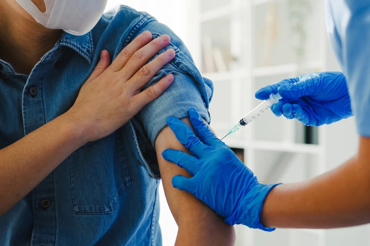 Привитые от гриппа. Vaccine covid-19. covid-19. вакцинация от гриппа. прививочная кампания против гриппа.