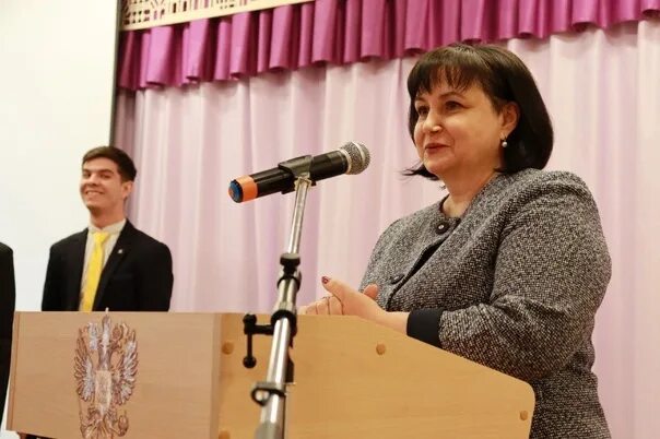 Заместитель директора в школе. Советник директора по воспитанию. Директор 43 училища Киров. Макаренко советник директора фото дети.