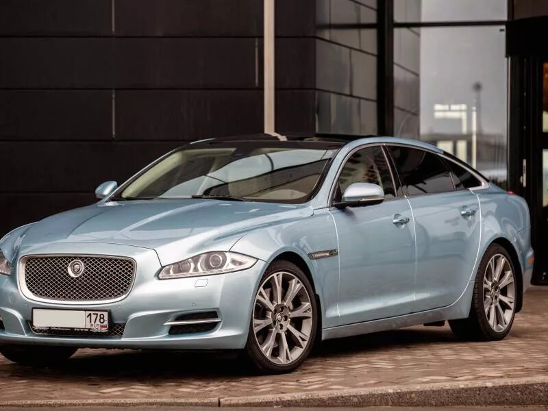 Машина ягуар страна производитель. Jaguar XJ 2023. Машина Jaguar XJ. Ягуар Икс XJ. Новый Jaguar XJ 2023.