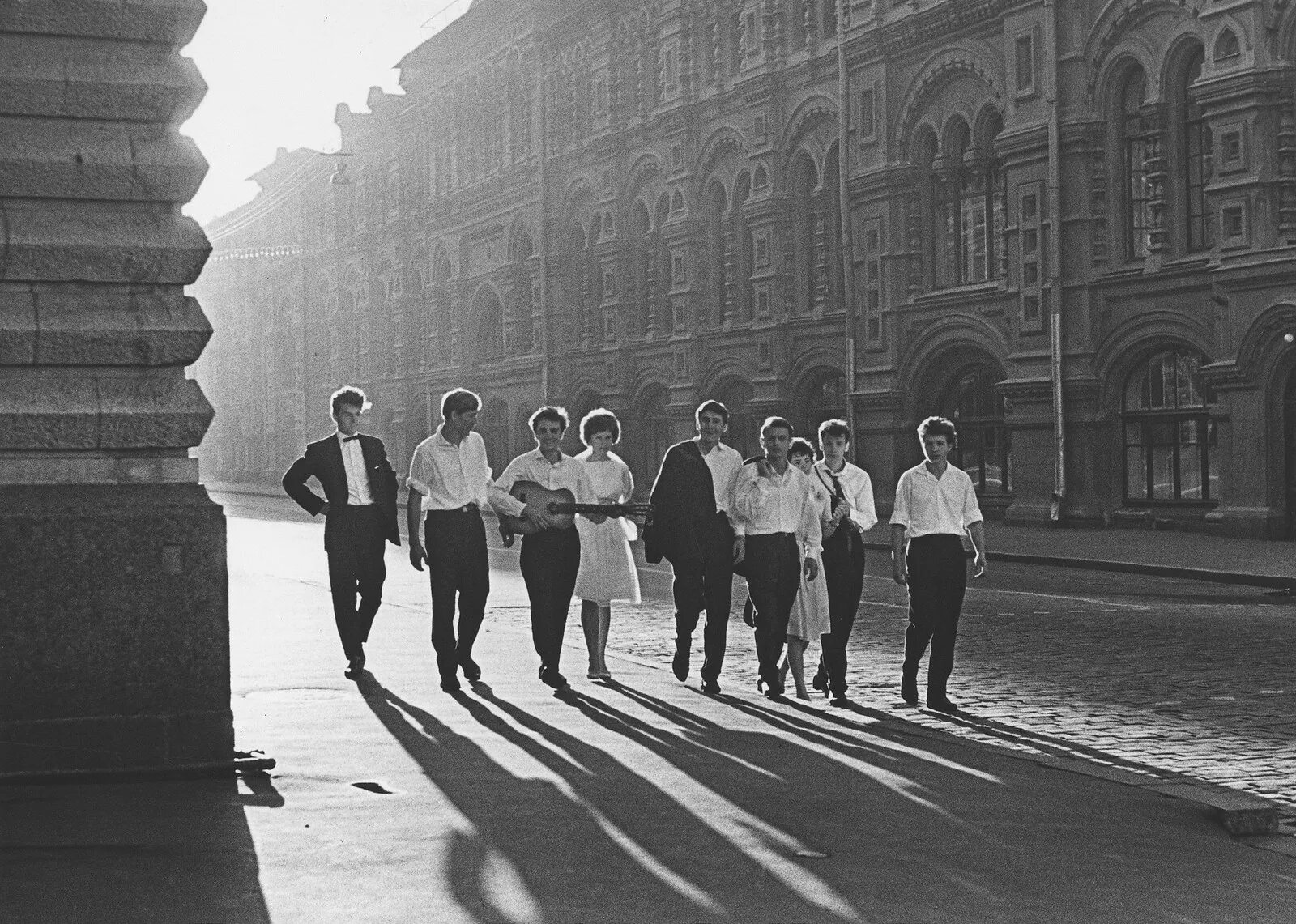 Молодежь СССР 1960е Москва. СССР В 60е 80е годы. 60е СССР молодежь. Шагают по площади