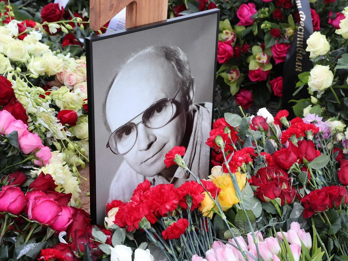 Актрисы ушедшие из жизни в 2022. Мария миронова и евгения брик. Актриса зинаида кириенко тихий дон. Актрисы умерли 2022. София конкина дочь владимира.