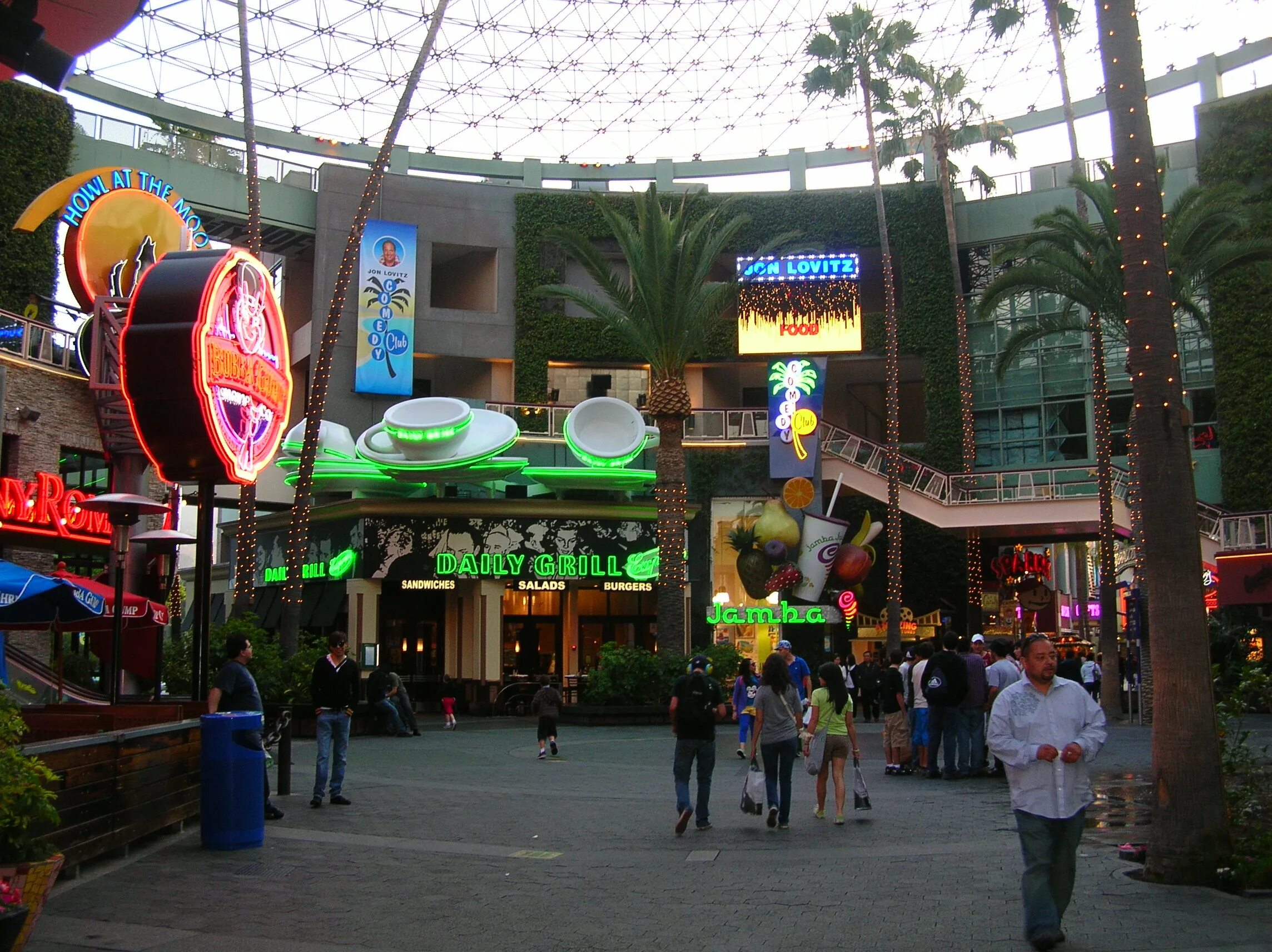 City walk Дубай. Universal City walk los Angeles. Universal City walk. Рестораны City walk. City walk me