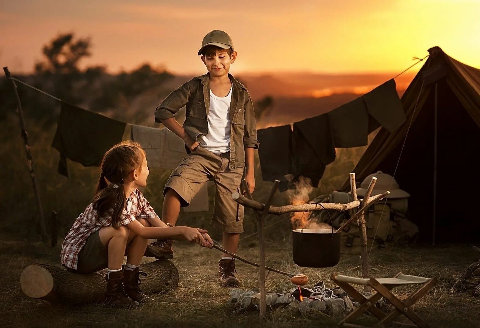 Camping with dad. Дети у костра. Фотосессия в походе. Дети туристы. Детский туризм.