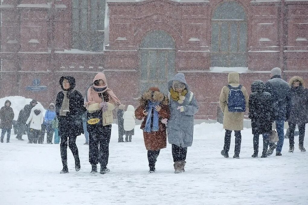 Сильный мороз в москве. Морозы в Москве. Холодно в Москве. Похолодание в Москве.