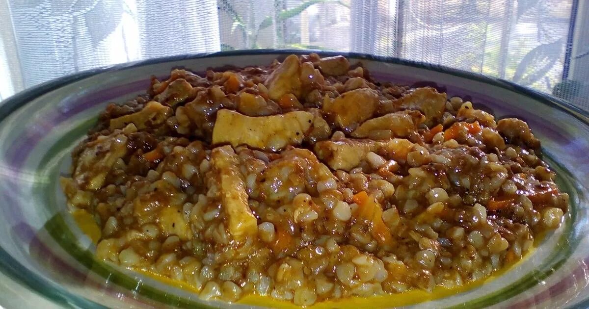 Гречка с поджаркой. Гречка с говядиной. Гуляш с подливкой и гречкой. Гуляш с подливкой и гречкой. Гречка с грибами.