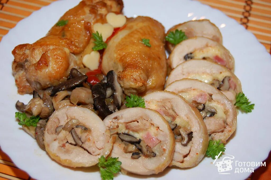 Рулет из куриных окорочков. Куриный. Рулада. Рулада. Рулет из куриных окорочков.