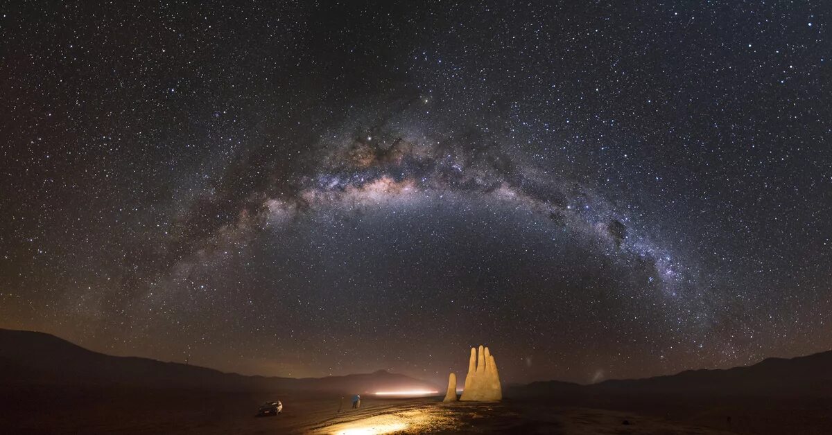 Пустыня Атакама Чили ночью. Млечный путь в пустыне Атакама. Атакама Чили звездное небо. Пустыня Атакама ночное небо.