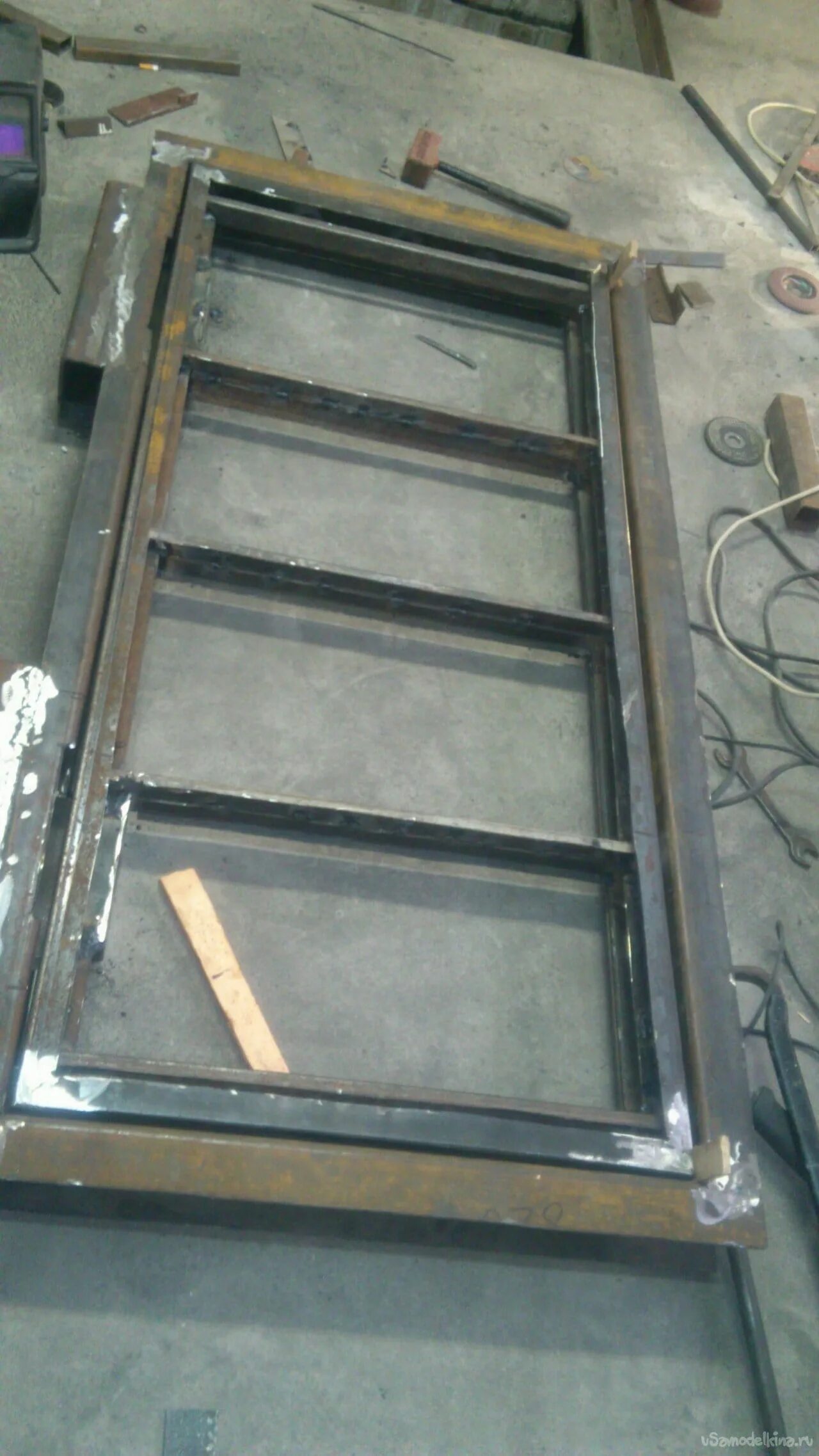 Деревянный люк в подвал. Лючок бензонасоса ford fusion. Люк-лаз в подвал. Уличный люк стальной контур 700*700. Напольный люк премиум слим с рифлёнкой 1000*1000 лючки.