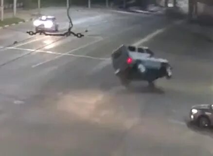 Автомобиль перевернулся несколько раз