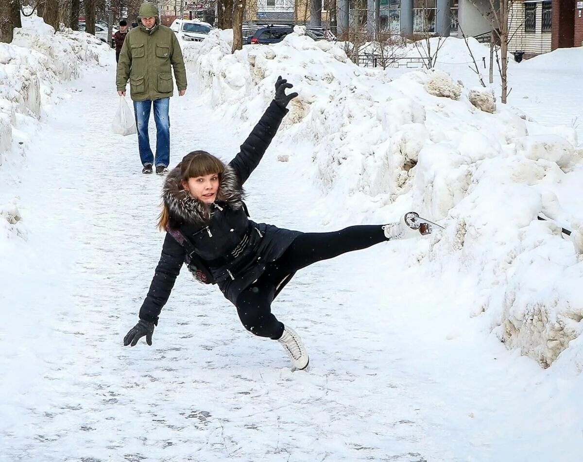 Погода в прося. Гололед. Снег фото. Гололед Брянск. Поскользнулся.