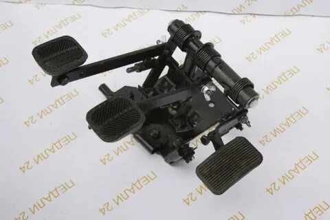 Сигнализатор дублирующих педалей учебного автомобиля