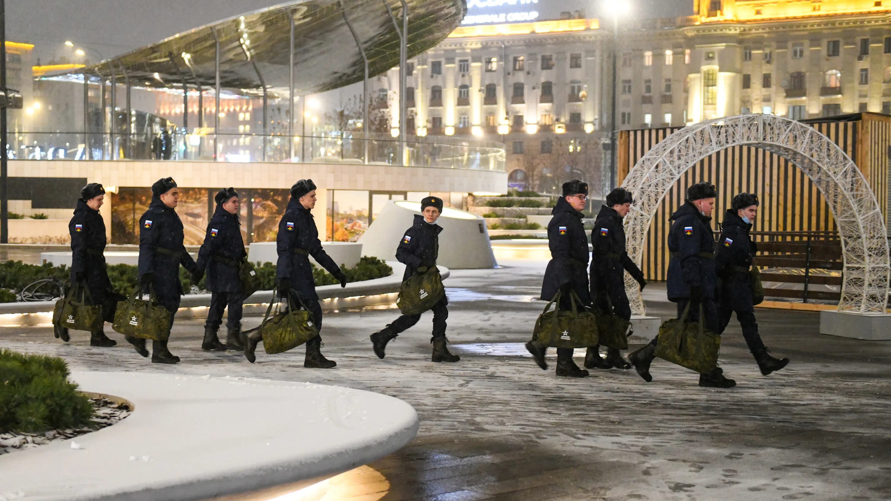Будете ли еще волна мобилизации. Снег в Москве. Ноябрь в городе. Зима в Москве. Первый снег в Москве.