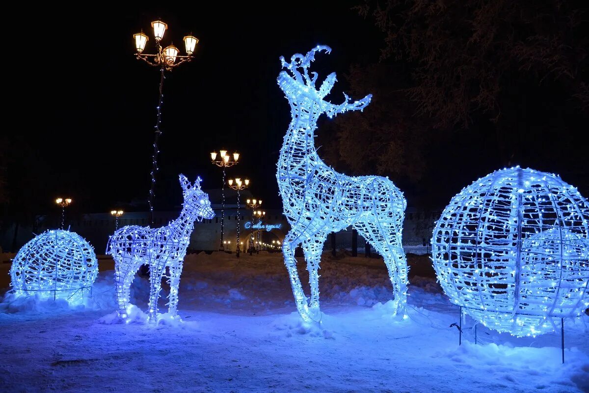 большие светящиеся фигуры