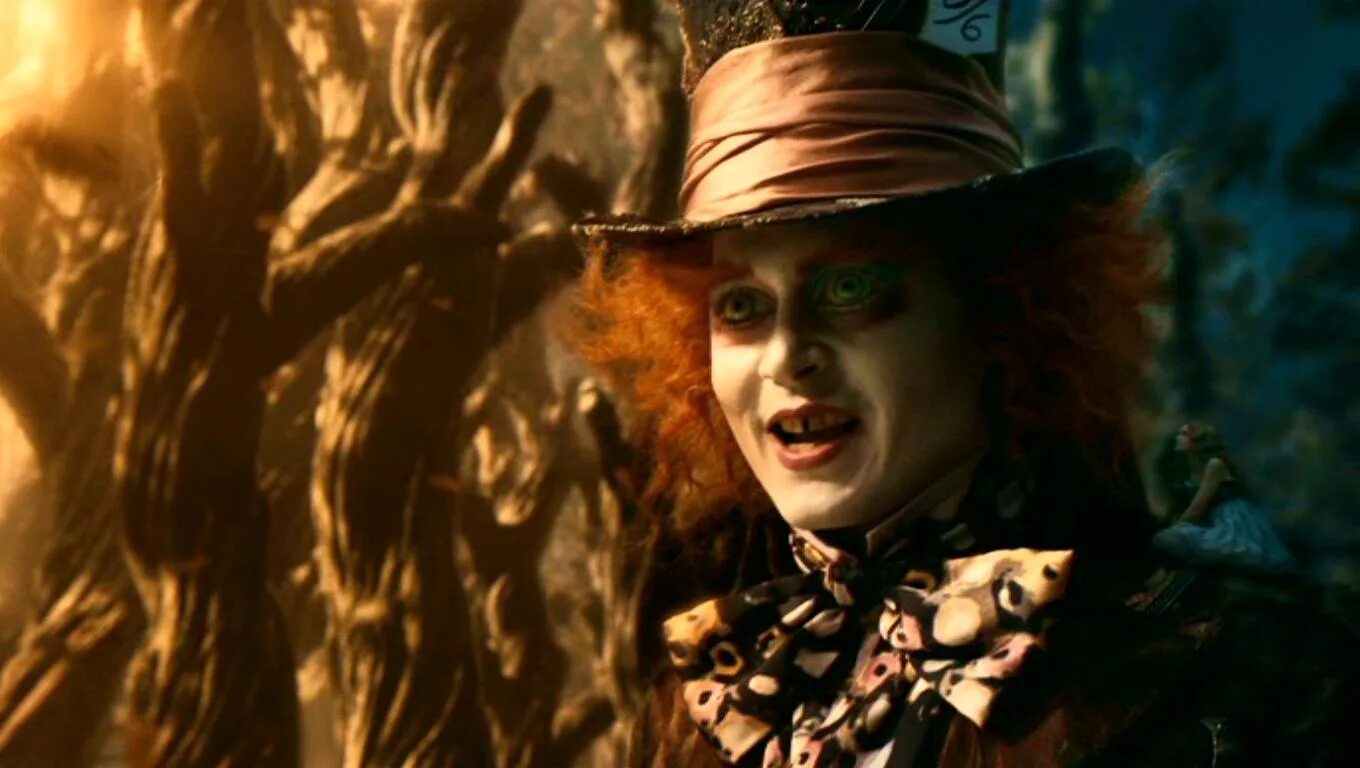 алиса режиссер. алиса в стране чудес тим бертон 2010. алиса фильм 2010. фото сценаристки алисы. алиса в зазеркалье 2010.