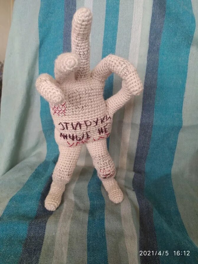 Вязаный рукожоп. Вязаная игрушка рукожоп. рукажоп игрушка вязанная. вязаная игрушка рукопоп. рукожоп игрушка крючком.