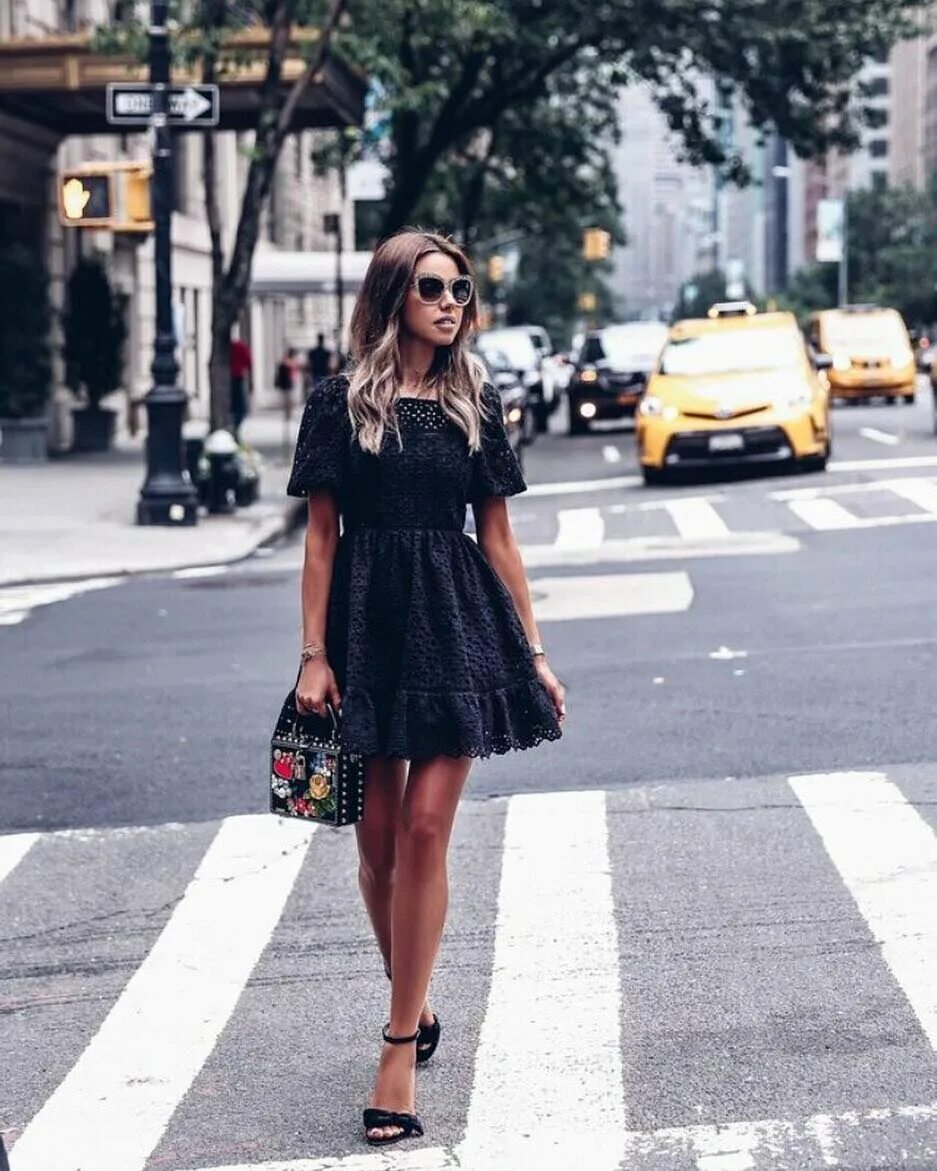 Романтический стиль в одежде. Стильная женщина. Образы с платьем. Платья для девушек стильные. Луки модных платьев.