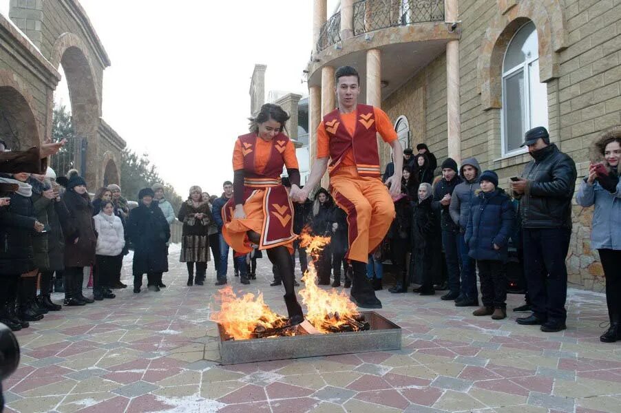 Трндез армянский праздник традиции. Трндез армянский праздник традиции. Праздник терендез в армении. Терендез в армении. Праздник терендез (trndez) - армения.