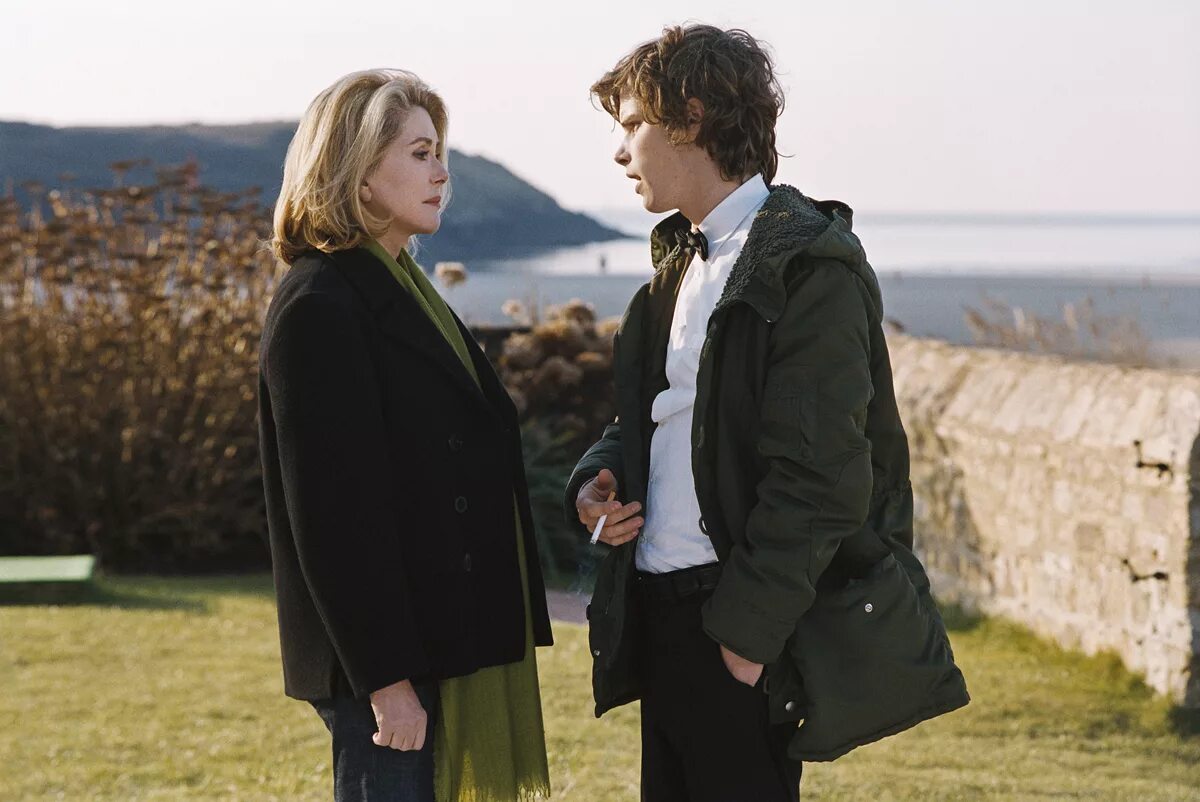 Les yeux de. Глаза его матери катрин денев фильм. Чужими глазами фильм 2012. Мариса паредес фильмы. Les yeux de.