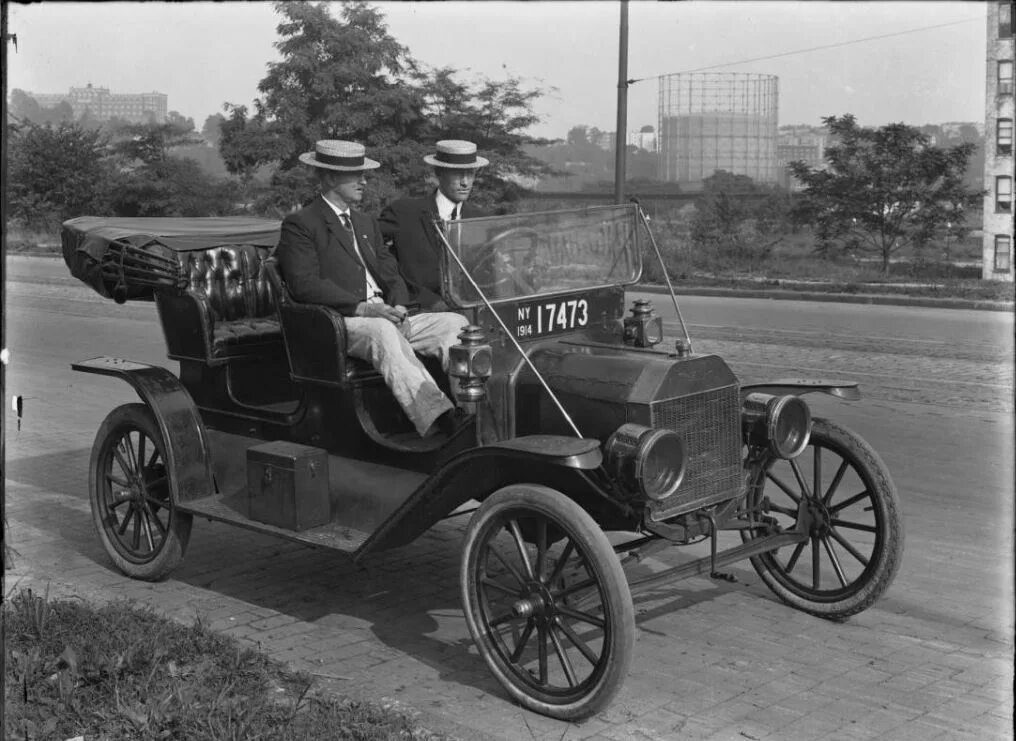 Поставь 1 машину. Форд модель т 1908 Генри Форд. Модель т Форда 1914. Henry Ford model t. Первый автомобиль Форд т.