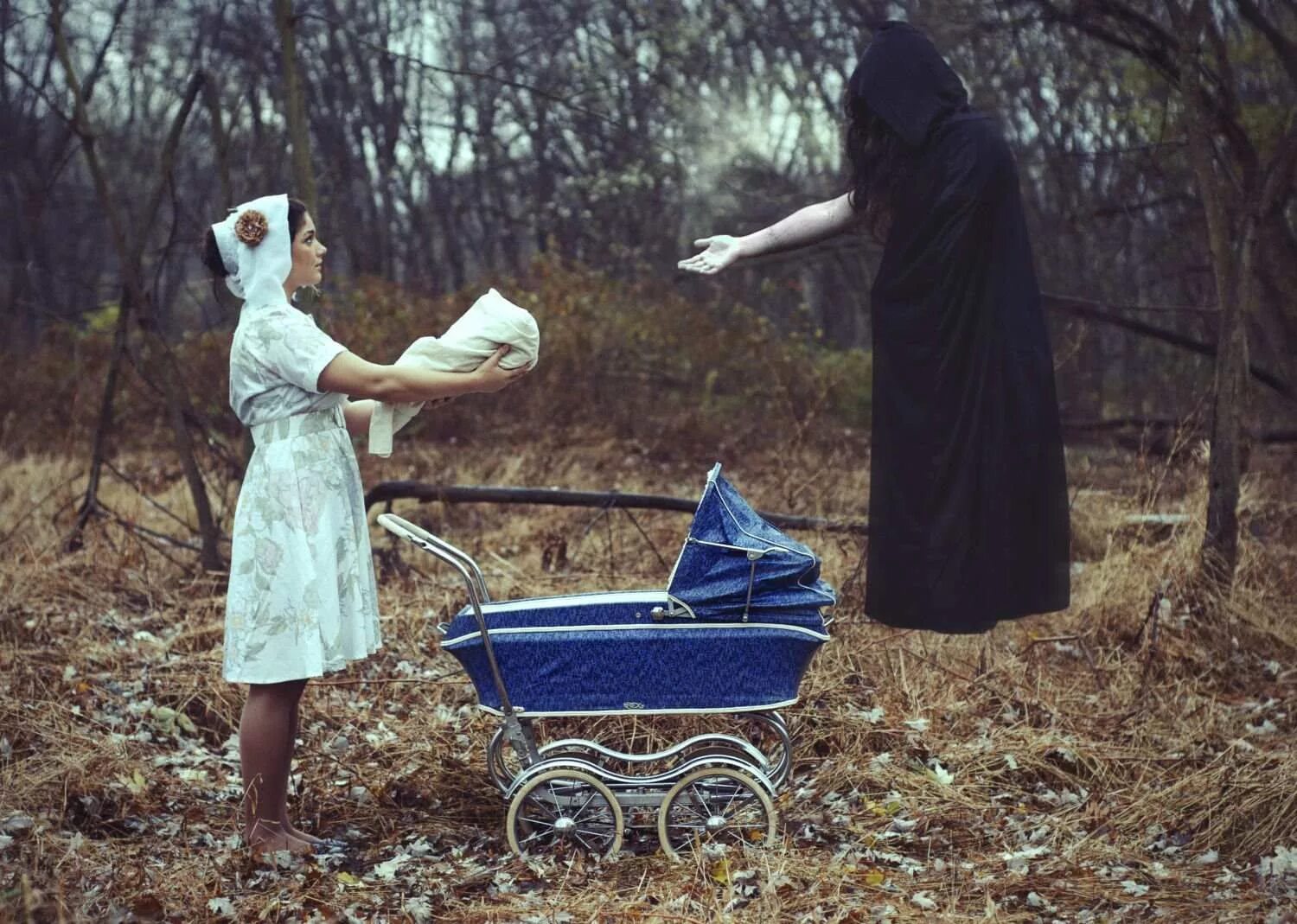 Сюжет такой как то. Сюрреализм кристофер маккинни. сюжетные фотографии. сюжетный снимок.