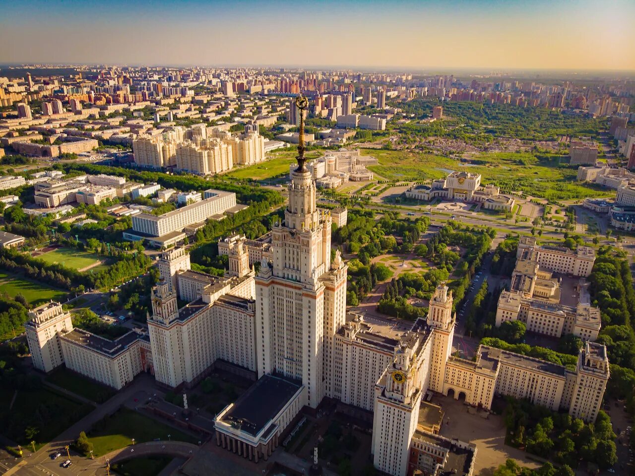 Ломоносовский проспект МГУ вид сверху. Панорама Москва МГУ. Москва МГУ коптер. Вид на МГУ С Ленинского проспекта.