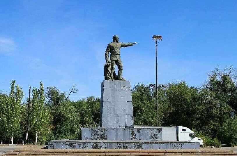 Сколько памятников в волгограде
