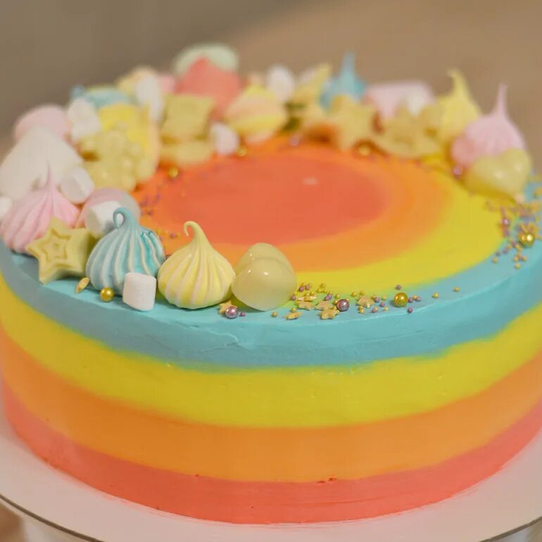 Торт разных цветов. Торт разных цветов. Торт рейнбоу. Яркий торт. Торт разноцветный.