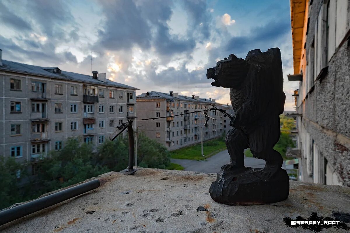 Поселок советский время. Посёлок Советский Воркута. Заброшенный поселок Советский Воркута. Поселок Цементнозаводский Воркута. Микрорайон Советский Воркута.