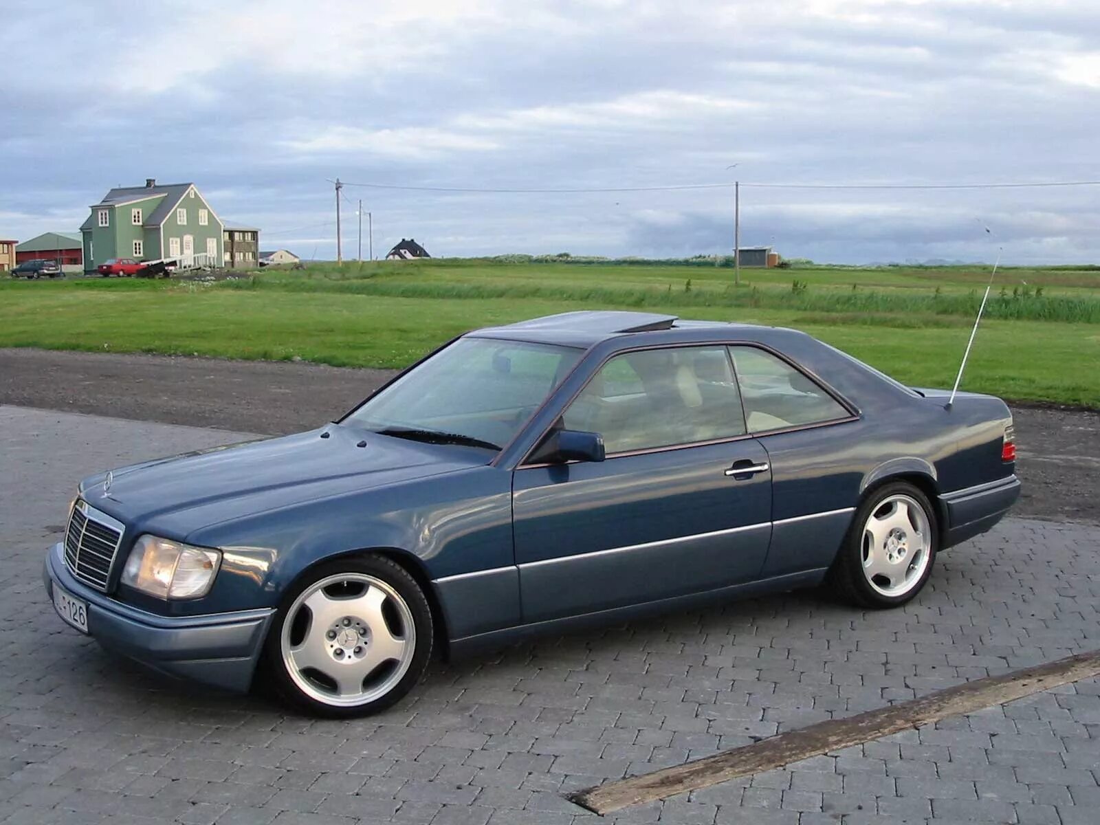 Mercedes Benz w124 Coupe. Мерседес Бенц 124 купе. Mercedes w124 купе. Mercedes 124 Coupe.