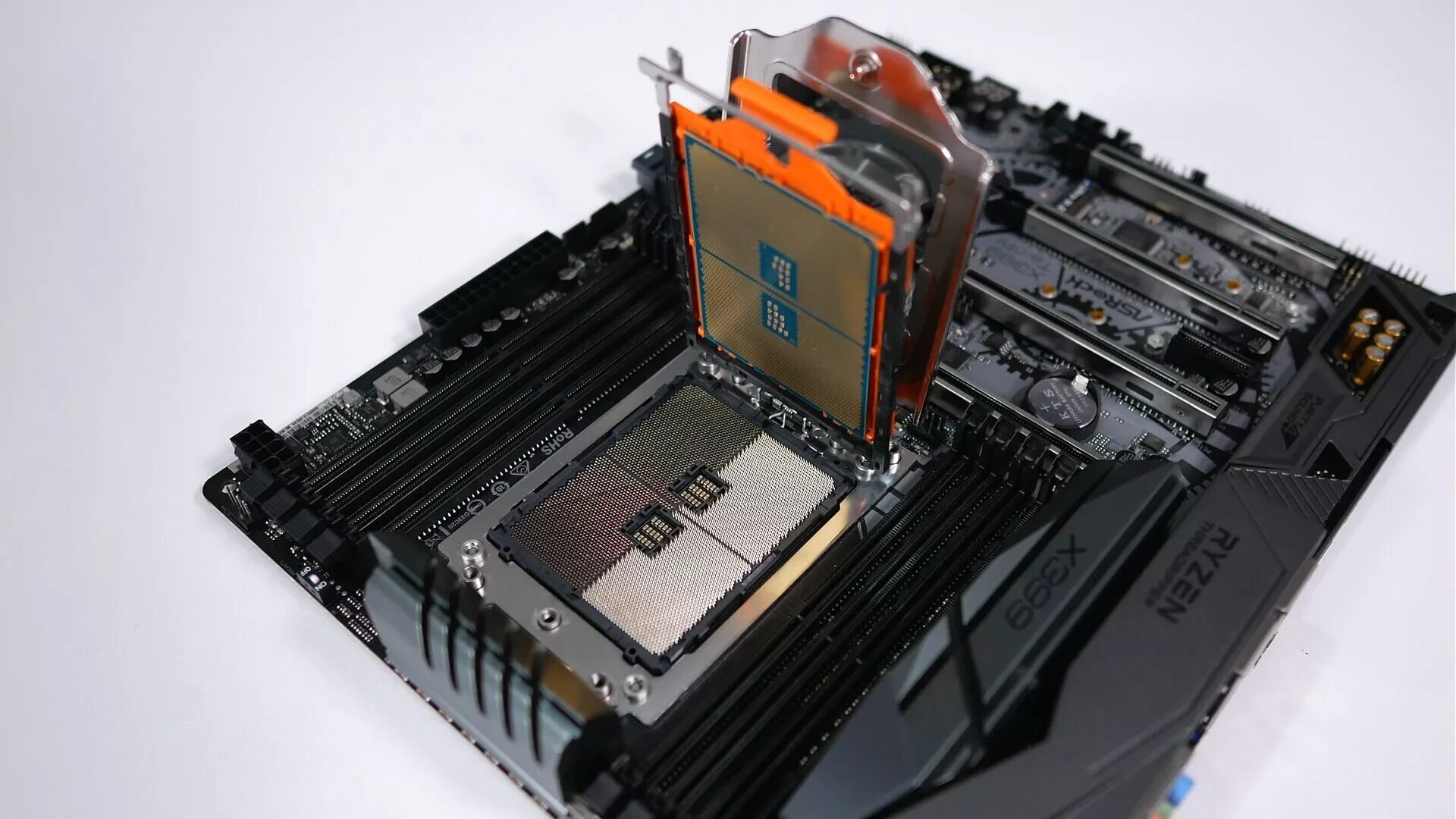 Оперативная память для процессоров ryzen. Процессор AMD Ryzen Threadripper. AMD Threadripper 1920x. Процессор АМД Threadripper. Процессор AMD Treedreeper.