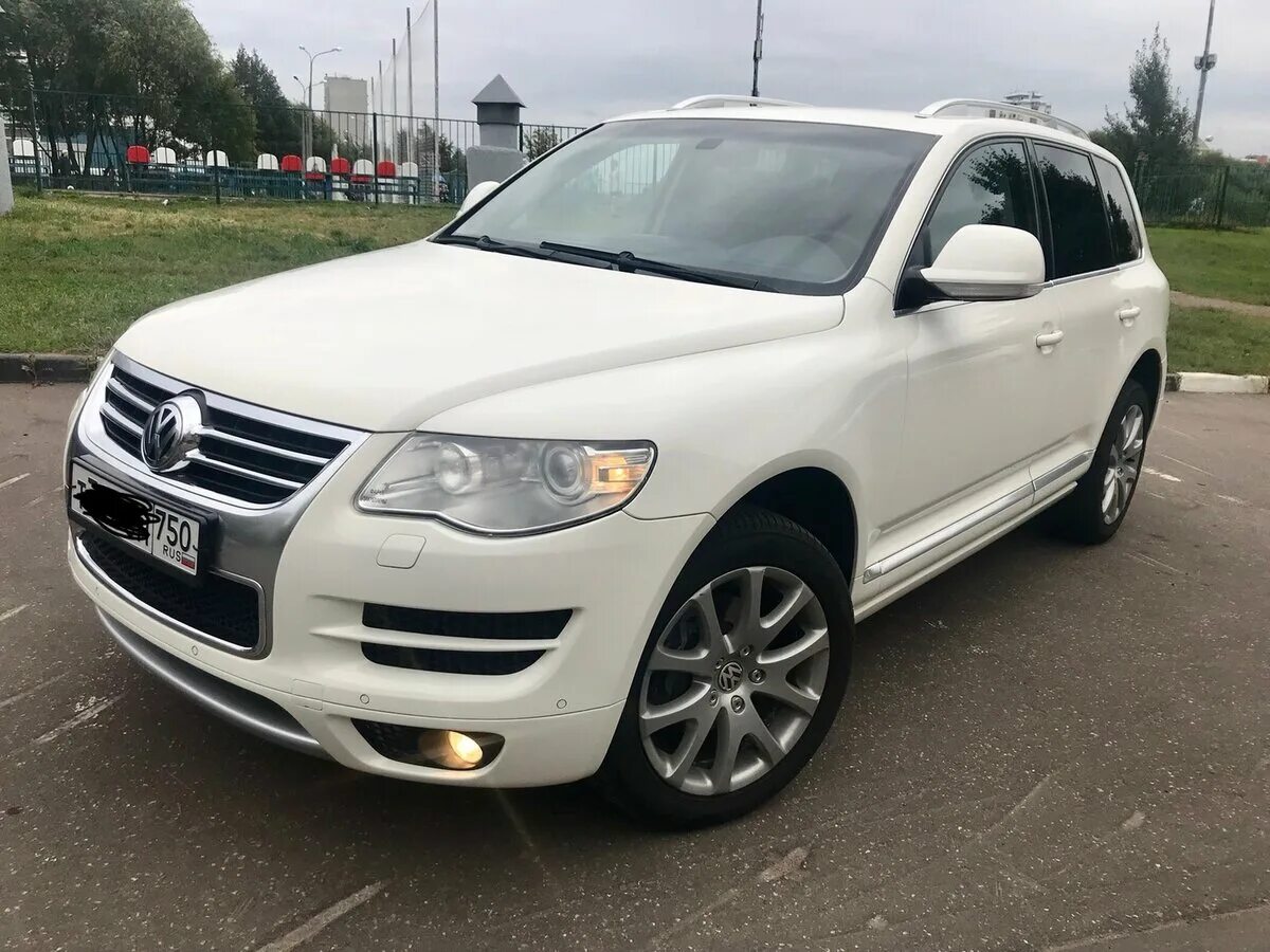 Volkswagen Touareg 2008 белый. Фольксваген Туарег белый. Фольксваген Туарег 2009 года. Фольксваген Туарег 2009 белый. Купить туарег рестайлинг