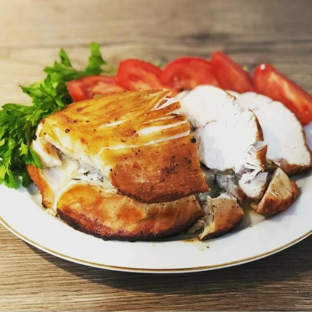 Филе индейки «тандури». Филе грудки индейки запеченное. Нежная индейка в духовке. Феде индейки в духовке. Запеченная полутушка курицы.