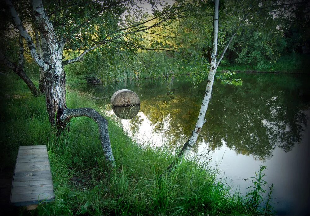 Безлюдное место сулим. Укромное место. Ищет укромное место. Заброшенные места в латвии. Пещера укрытие.