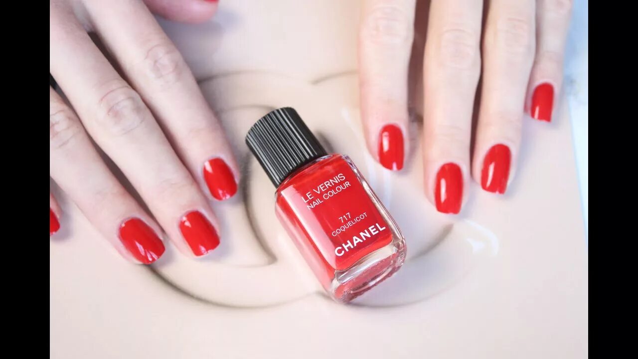 Youtube vernis. Youtube vernis. Цвет шанель серый. Лак для ногтей шанель красный. Le vernis canel желе.