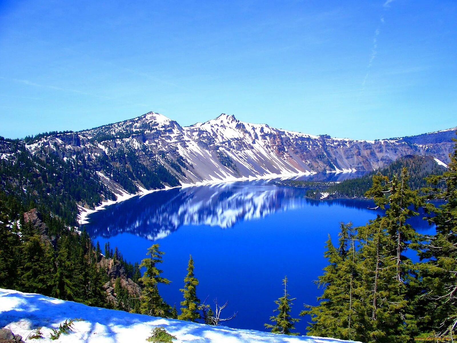 The world deepest lake is lake. Кратерное озеро в Орегоне. Озеро Крейтер, штат Орегон. Национальный парк озеро Крейтер. Кратерное озеро, Орегон, США.