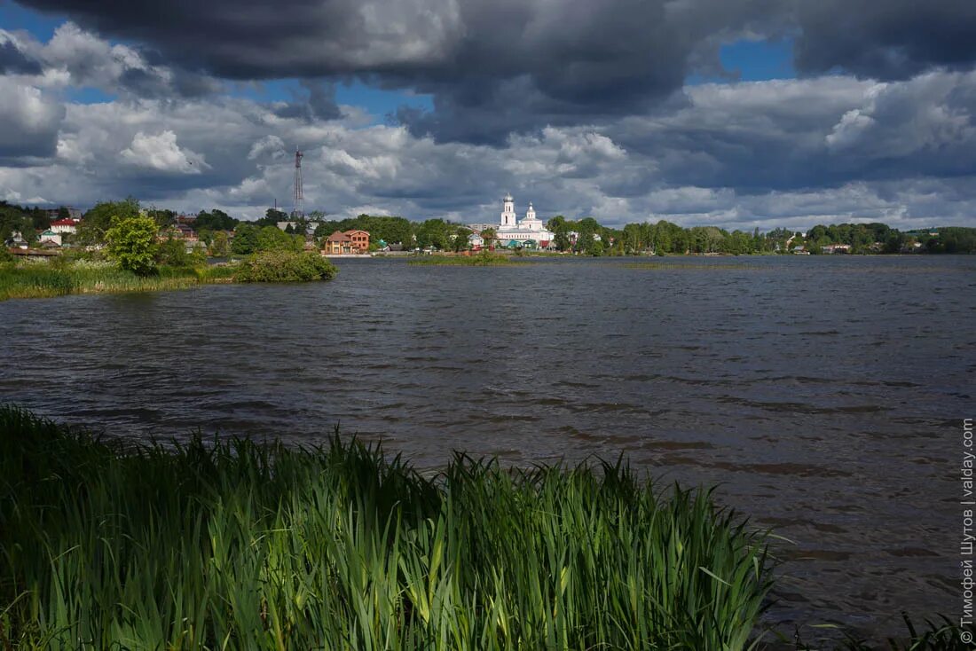 Город Валдай Новгородской области. Валдайское озеро. Озеро Валдай город.