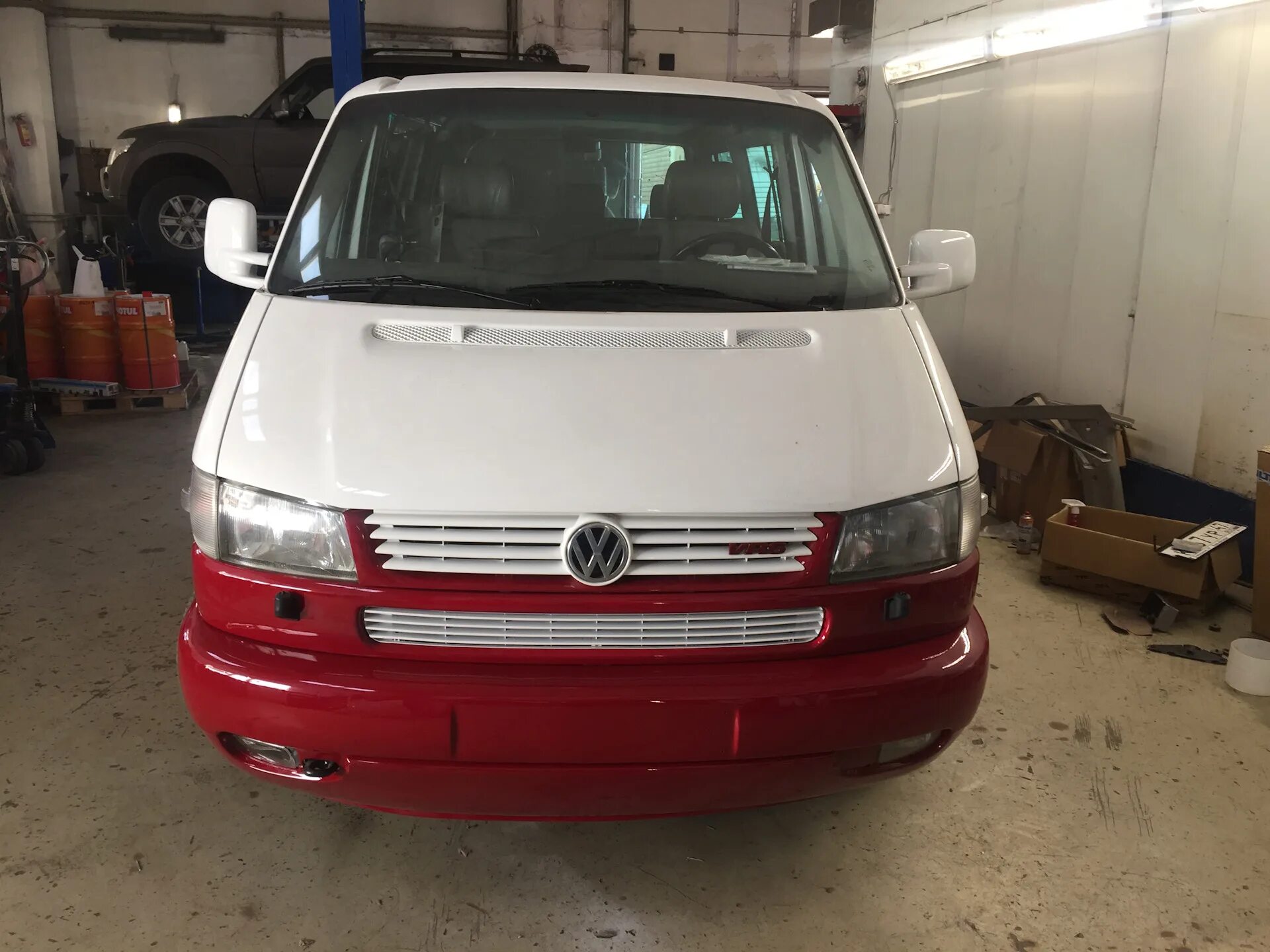 Цвета т4. Бело красный фольксваген т4. фольксваген т4 двухцветный. цвет для фольксваген т4. фольксваген т4 в два цвета.