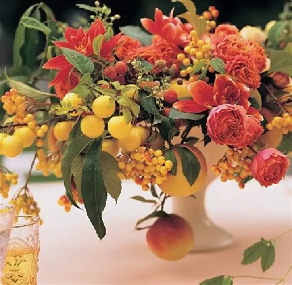 BUCKETS - one of the trends in floristry, successfully won the gift market. Frui